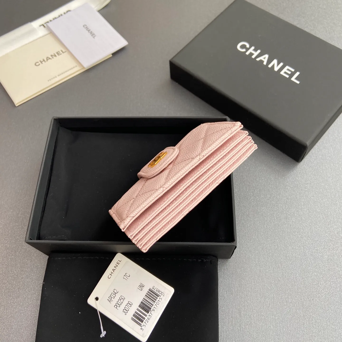 [Special grade hardware original leather] ¥400 Small fragrant organ multi-card slot card holder series with iconic metal logo Gold-toned metal hardware, exclusive Italian imported leather 6 card slots No.: 0342 Light pink fine ball pattern gold steel mark Size: w10×h6×2cm