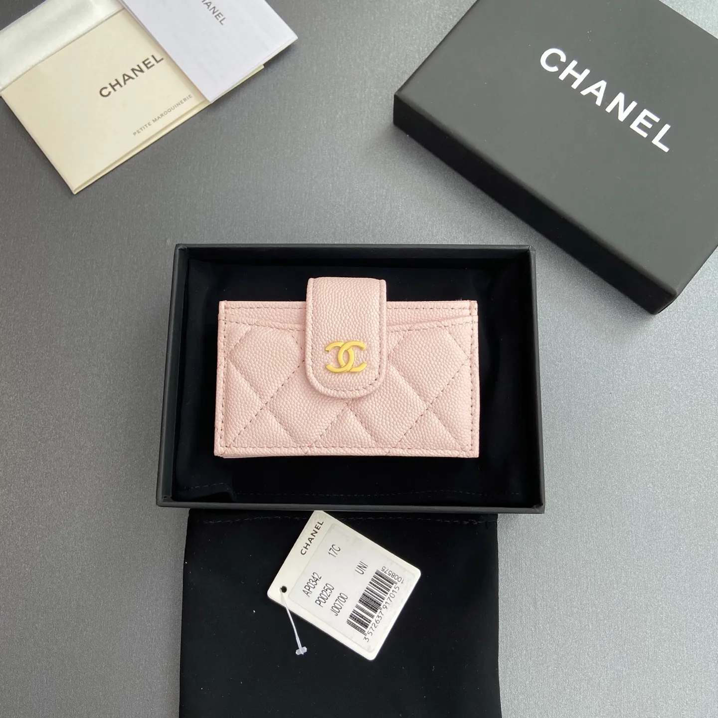 [Special grade hardware original leather] ¥400 Small fragrant organ multi-card slot card holder series with iconic metal logo Gold-toned metal hardware, exclusive Italian imported leather 6 card slots No.: 0342 Light pink fine ball pattern gold steel mark Size: w10×h6×2cm