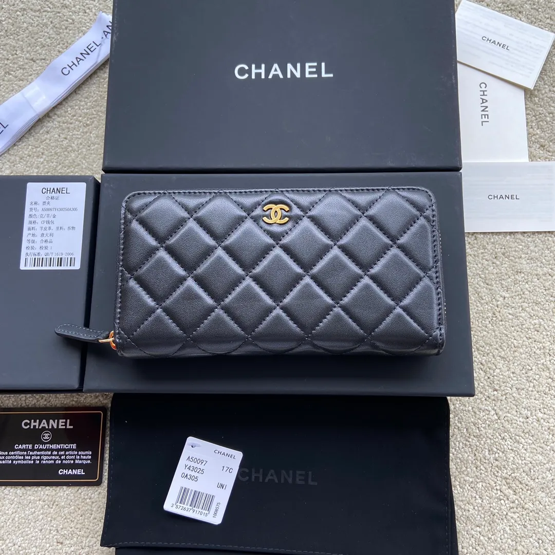 Xiaoxiang imported Italian lambskin Item number: A50097 💰: 460 Size: w19.5×h10.5×d2cm Color: black lambskin gold steel mark