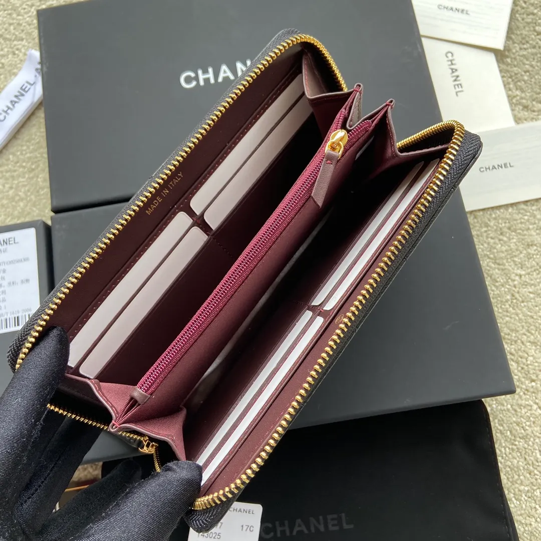 Xiaoxiang imported Italian lambskin Item number: A50097 💰: 460 Size: w19.5×h10.5×d2cm Color: black lambskin gold steel mark