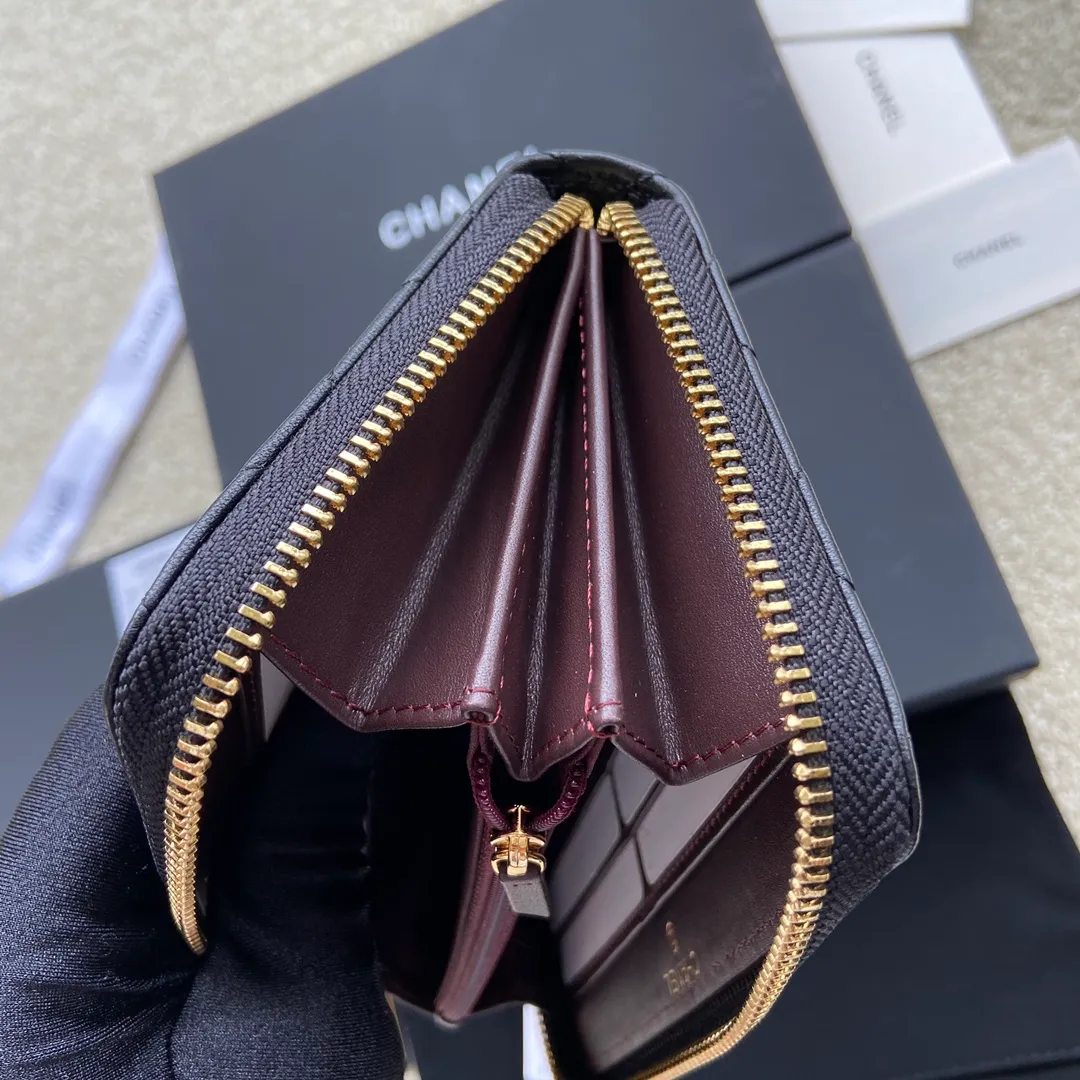 Xiaoxiang imported Italian lambskin Item number: A50097 💰: 460 Size: w19.5×h10.5×d2cm Color: black lambskin gold steel mark