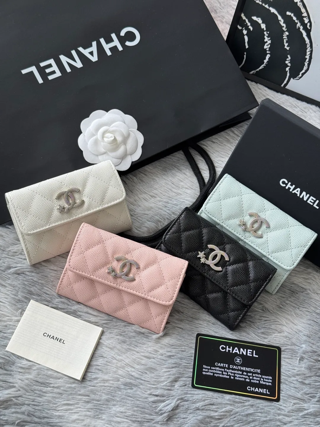 2025 autumn new products on the shelves Xiaoxiang folding card holder 4812 four colors combination picture