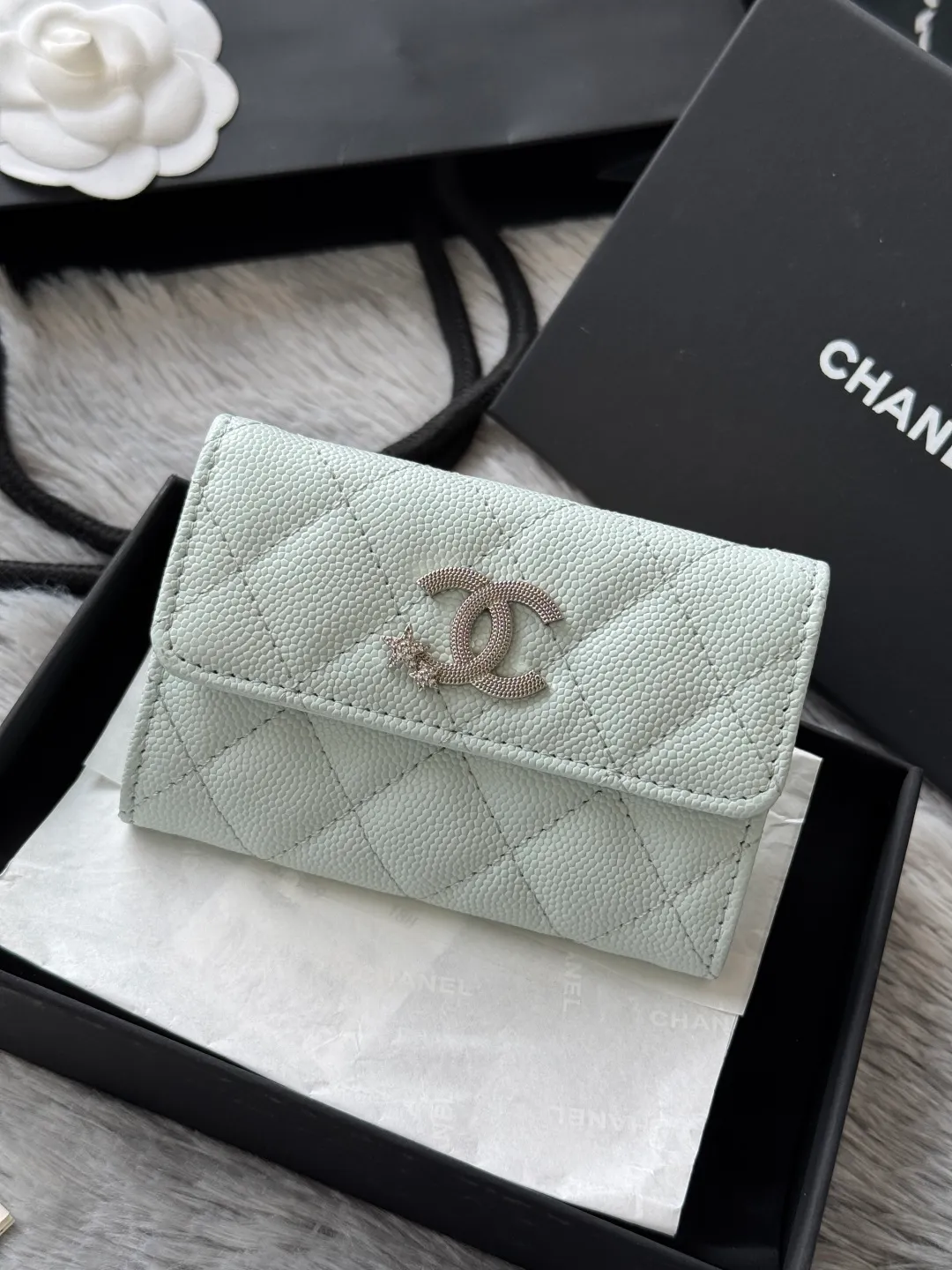 2025 autumn new products on the shelves Xiaoxiang folding card holder 4812 four colors combination picture