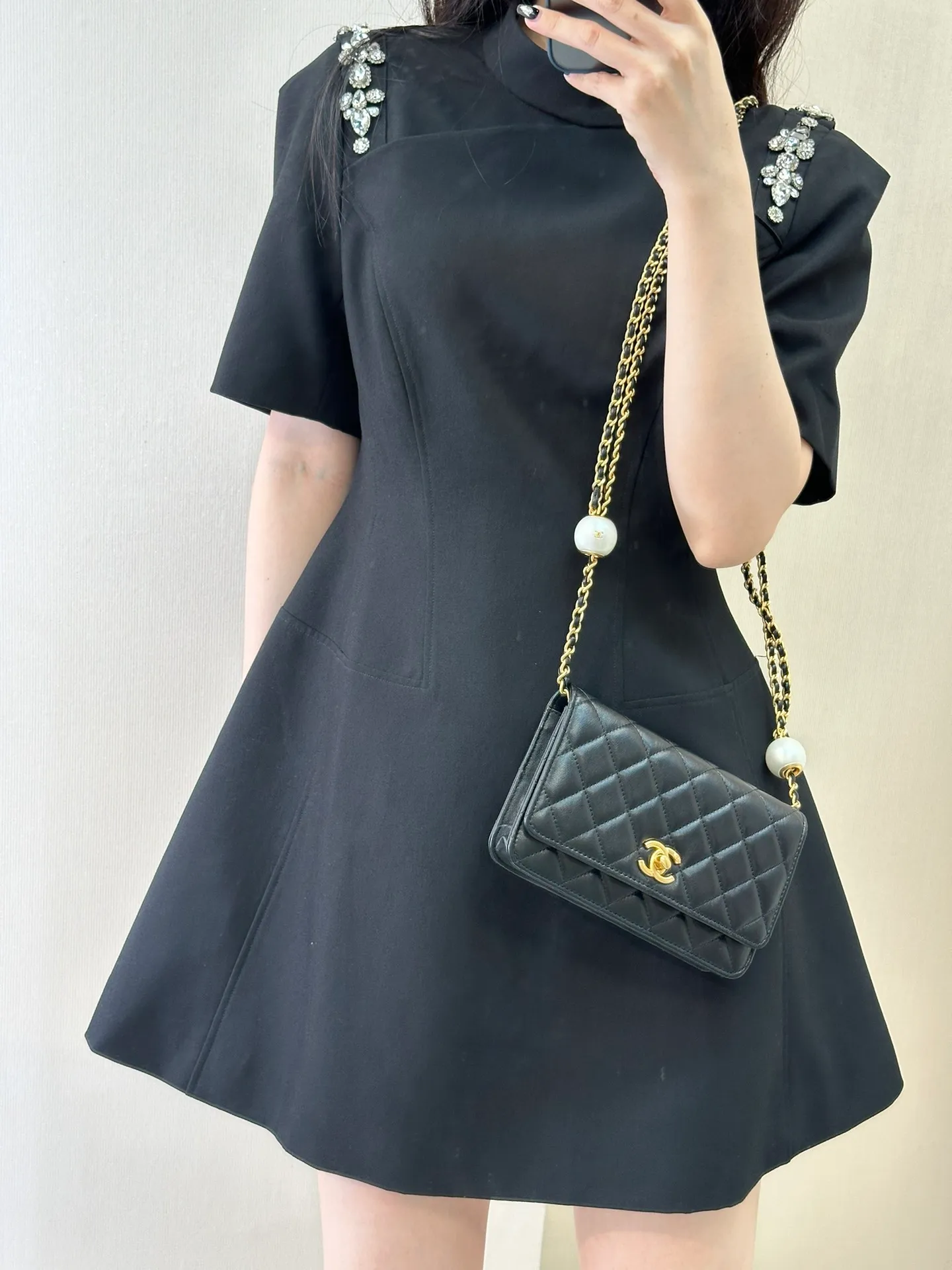 3964 black upper body
