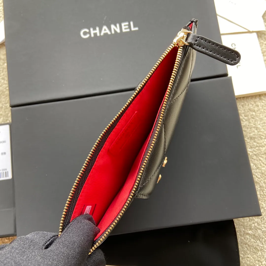 Xiaoxiang imported Italian lambskin Item number: AP2364 Price: 440 Size: w19×h10×3cm Color: black lambskin gold hardware