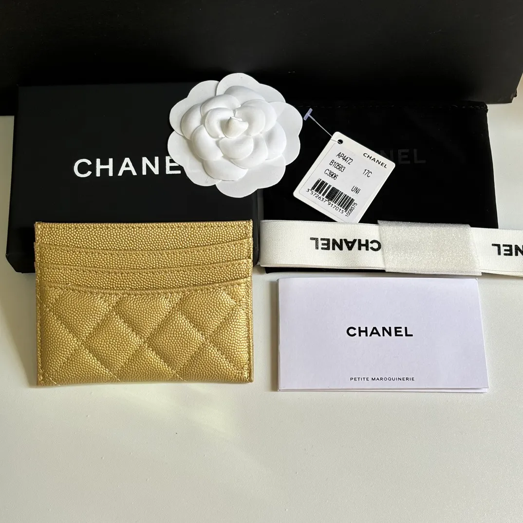 💰240 new product CH@NEL card holder has arrived💦This card holder adds a few more card slots based on the old model, making it more practical. It has original quality and beautiful details. Model No. AP8944, size 11*8*1cm.