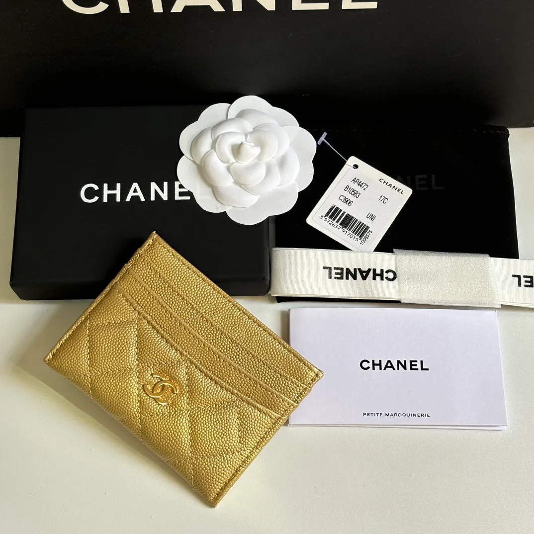 💰240 new product CH@NEL card holder has arrived💦This card holder adds a few more card slots based on the old model, making it more practical. It has original quality and beautiful details. Model No. AP8944, size 11*8*1cm.
