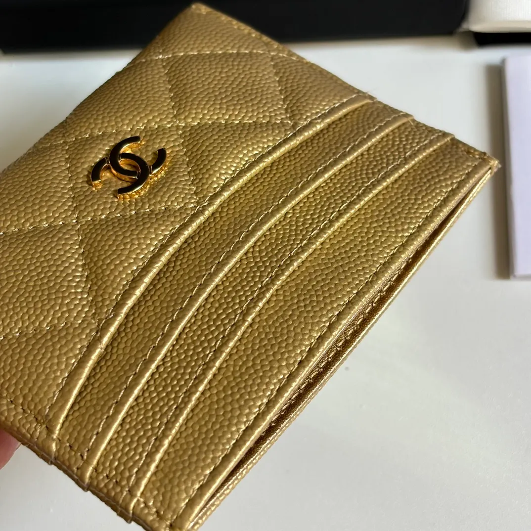 💰240 new product CH@NEL card holder has arrived💦This card holder adds a few more card slots based on the old model, making it more practical. It has original quality and beautiful details. Model No. AP8944, size 11*8*1cm.