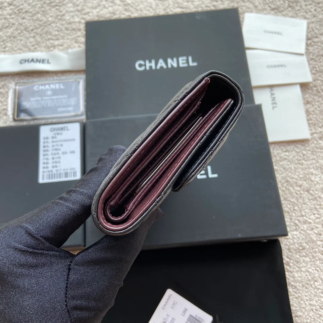Xiaoxiang imported Italian sheepskin Item number: A84341 Price: 480 Size: w15×h10×d2.5 Color: black sheepskin with silver mark
