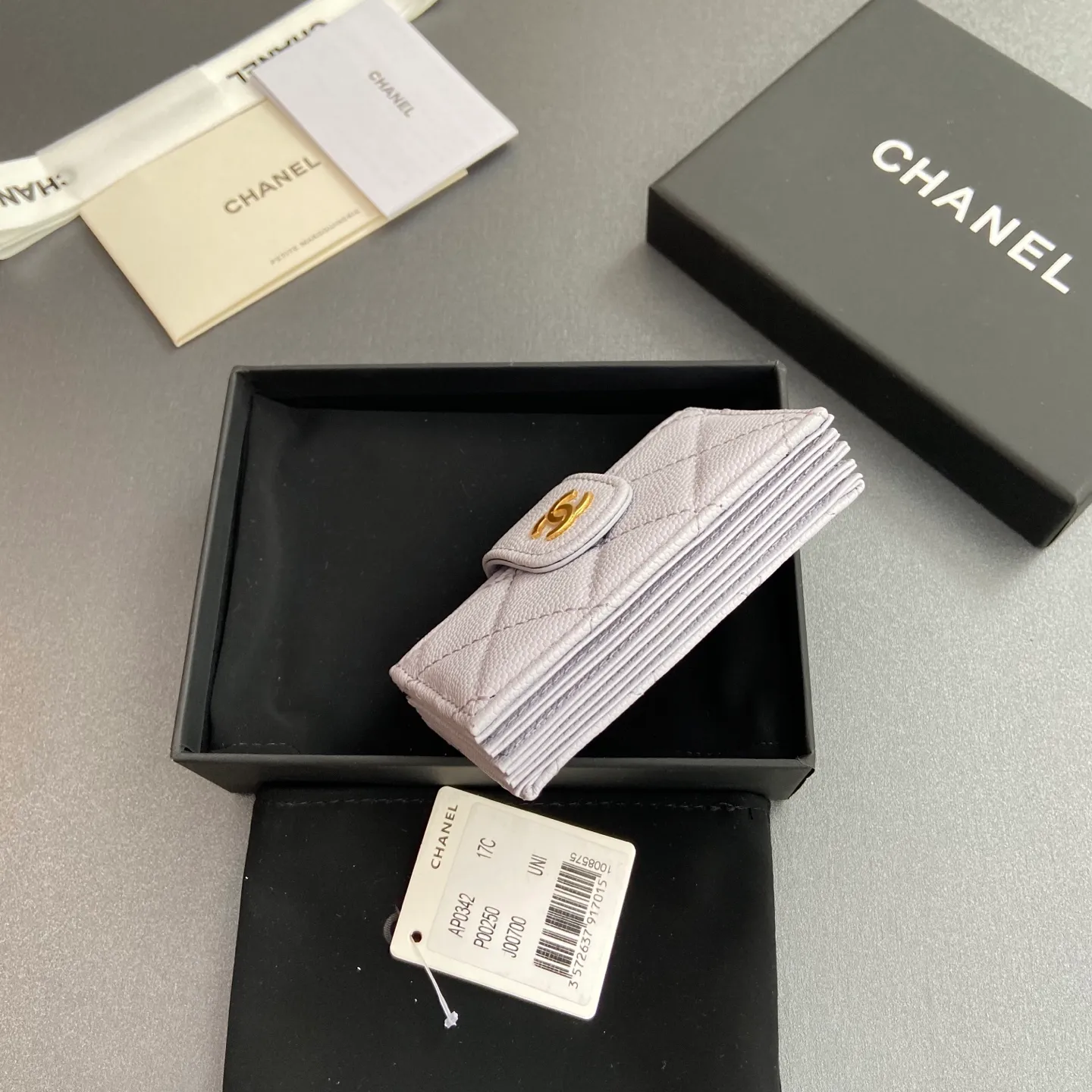 [Special grade hardware original leather] ¥400 Small fragrant organ multi-card slot card holder series with iconic metal logo Gold-toned metal hardware, exclusive Italian imported leather 6 card slots No.: 0342 Light purple fine ball pattern gold steel mark Size: w10×h6×2cm