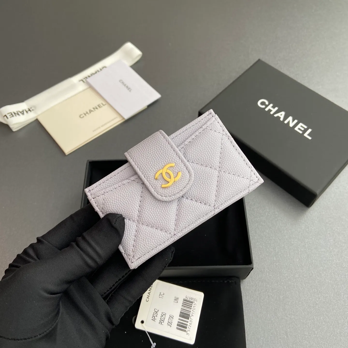 [Special grade hardware original leather] ¥400 Small fragrant organ multi-card slot card holder series with iconic metal logo Gold-toned metal hardware, exclusive Italian imported leather 6 card slots No.: 0342 Light purple fine ball pattern gold steel mark Size: w10×h6×2cm