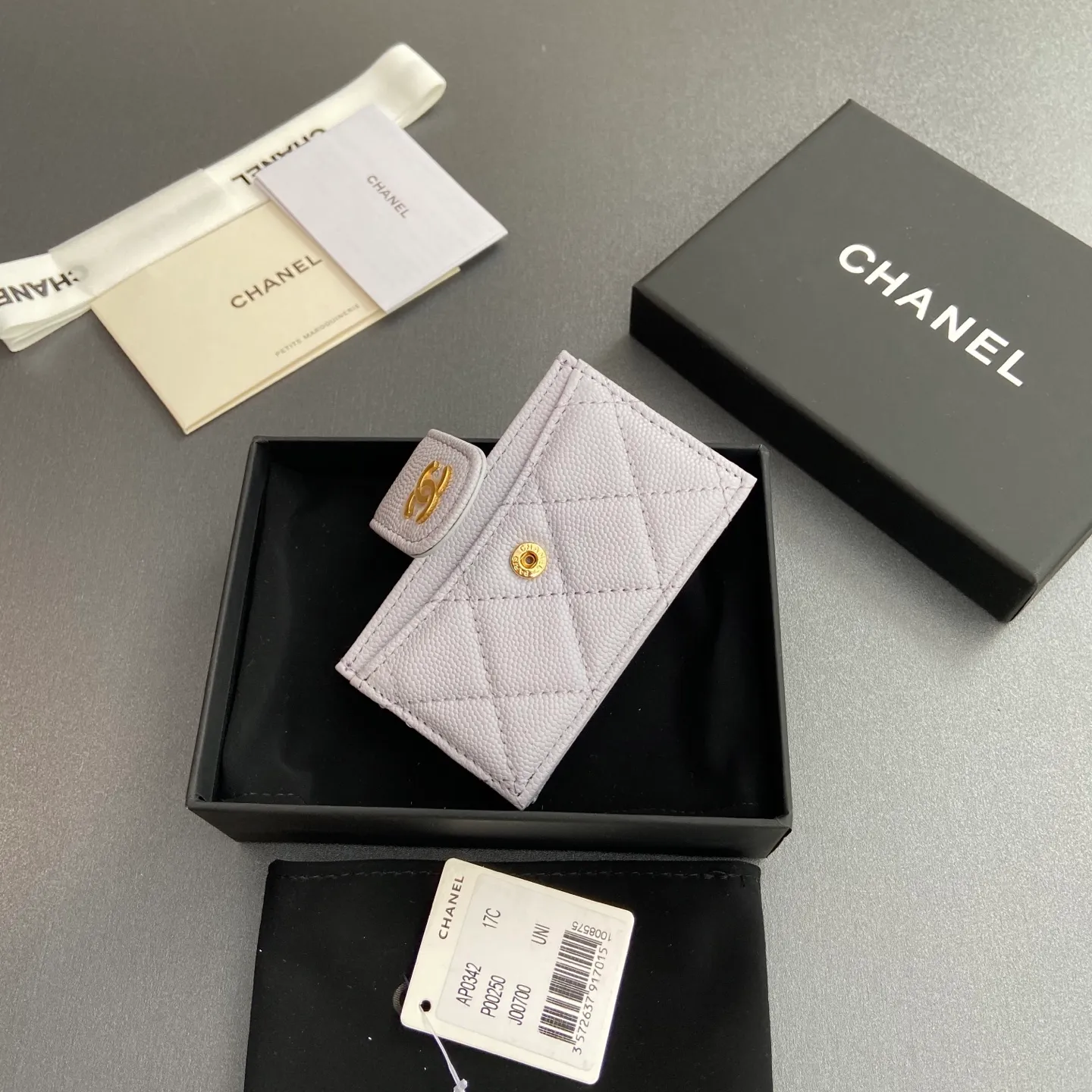 [Special grade hardware original leather] ¥400 Small fragrant organ multi-card slot card holder series with iconic metal logo Gold-toned metal hardware, exclusive Italian imported leather 6 card slots No.: 0342 Light purple fine ball pattern gold steel mark Size: w10×h6×2cm