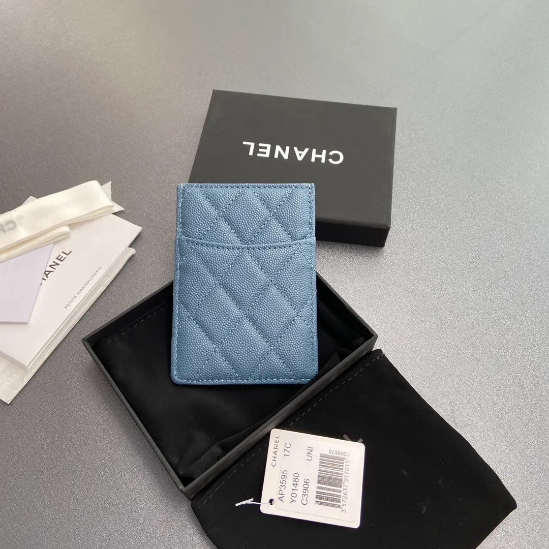 [Special grade hardware original leather] ¥260 Xiaoxiang card holder series Quilted card holder with iconic metal logo Gold tone metal hardware, exclusive Italian imported leather 5 card slots No.: 3595 Haze blue Size: w8×11.5cm