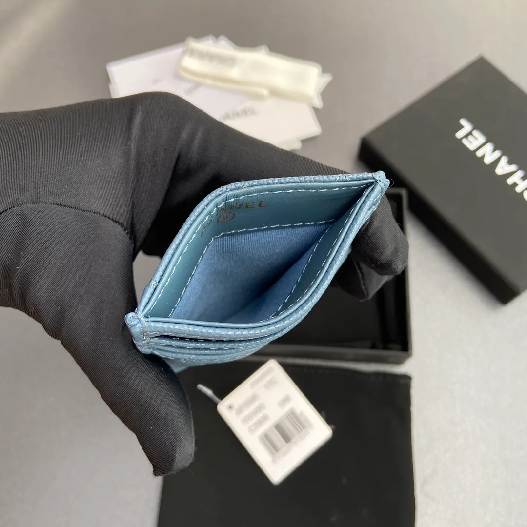 [Special grade hardware original leather] ¥260 Xiaoxiang card holder series Quilted card holder with iconic metal logo Gold tone metal hardware, exclusive Italian imported leather 5 card slots No.: 3595 Haze blue Size: w8×11.5cm