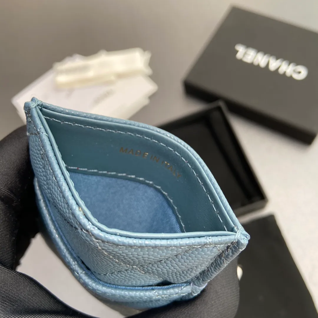 [Special grade hardware original leather] ¥260 Xiaoxiang card holder series Quilted card holder with iconic metal logo Gold tone metal hardware, exclusive Italian imported leather 5 card slots No.: 3595 Haze blue Size: w8×11.5cm