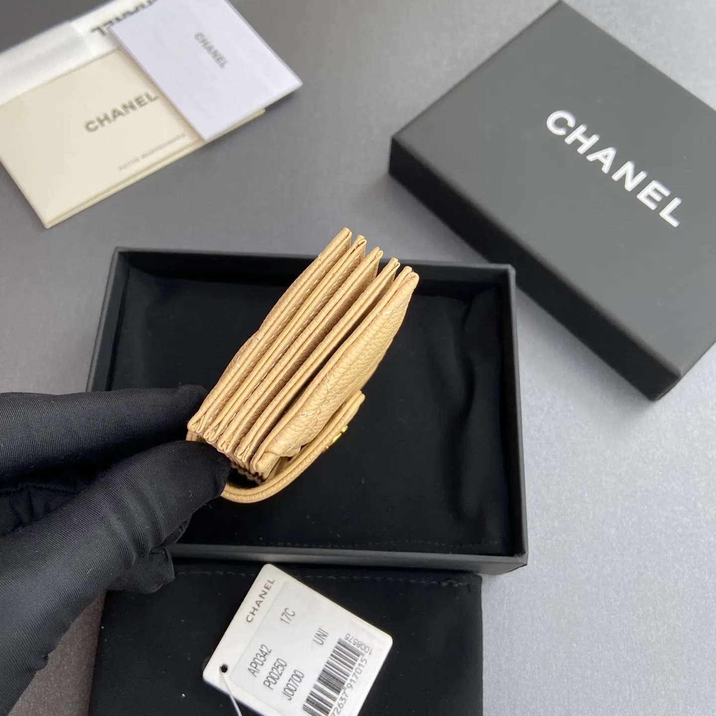 [Special grade hardware original leather] ¥400 Small fragrant organ multi-card slot card holder series with iconic metal logo Gold-toned metal hardware, exclusive Italian imported leather 6 card slots No.: 0342 Apricot fine ball pattern gold steel mark Size: w10×h6×2cm
