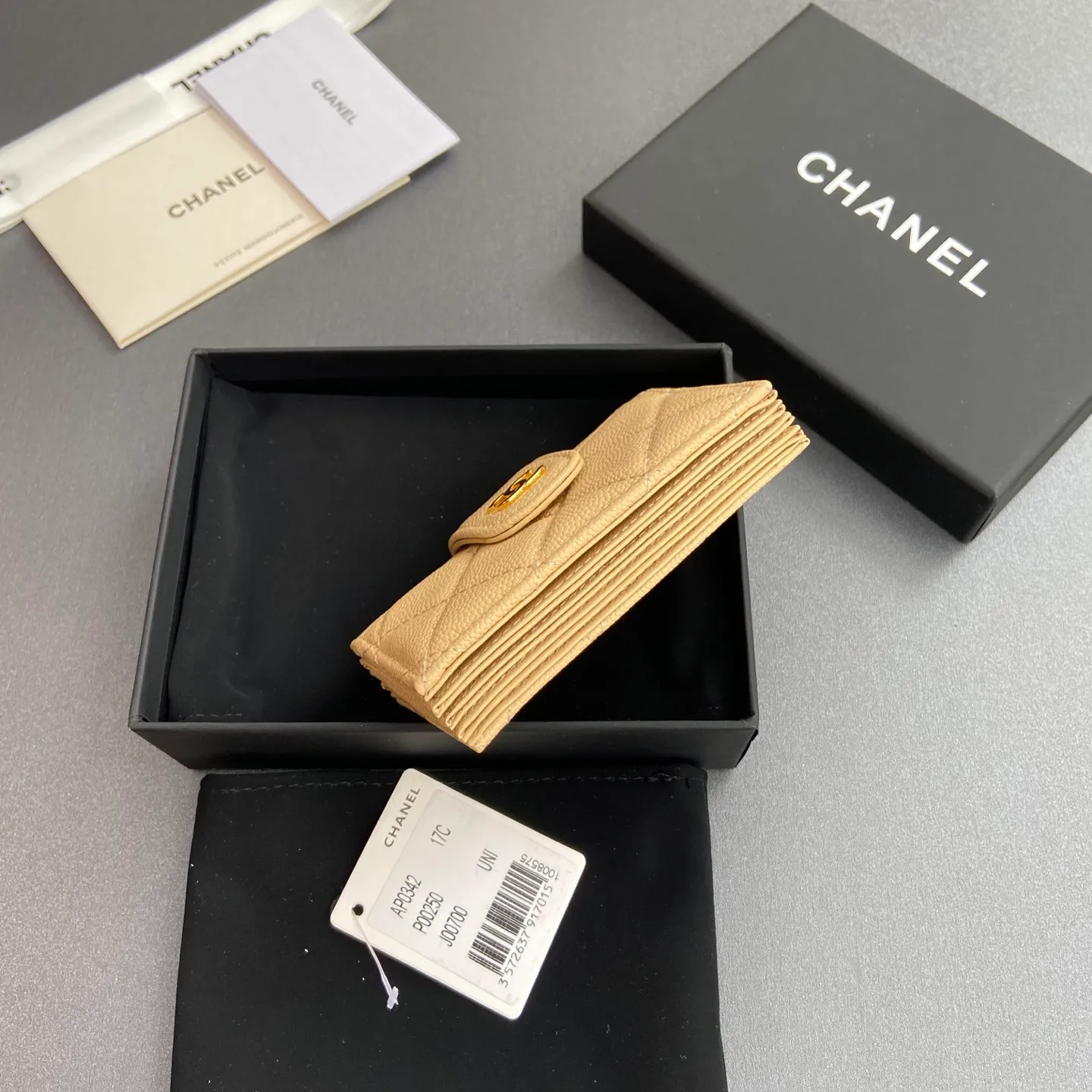 [Special grade hardware original leather] ¥400 Small fragrant organ multi-card slot card holder series with iconic metal logo Gold-toned metal hardware, exclusive Italian imported leather 6 card slots No.: 0342 Apricot fine ball pattern gold steel mark Size: w10×h6×2cm