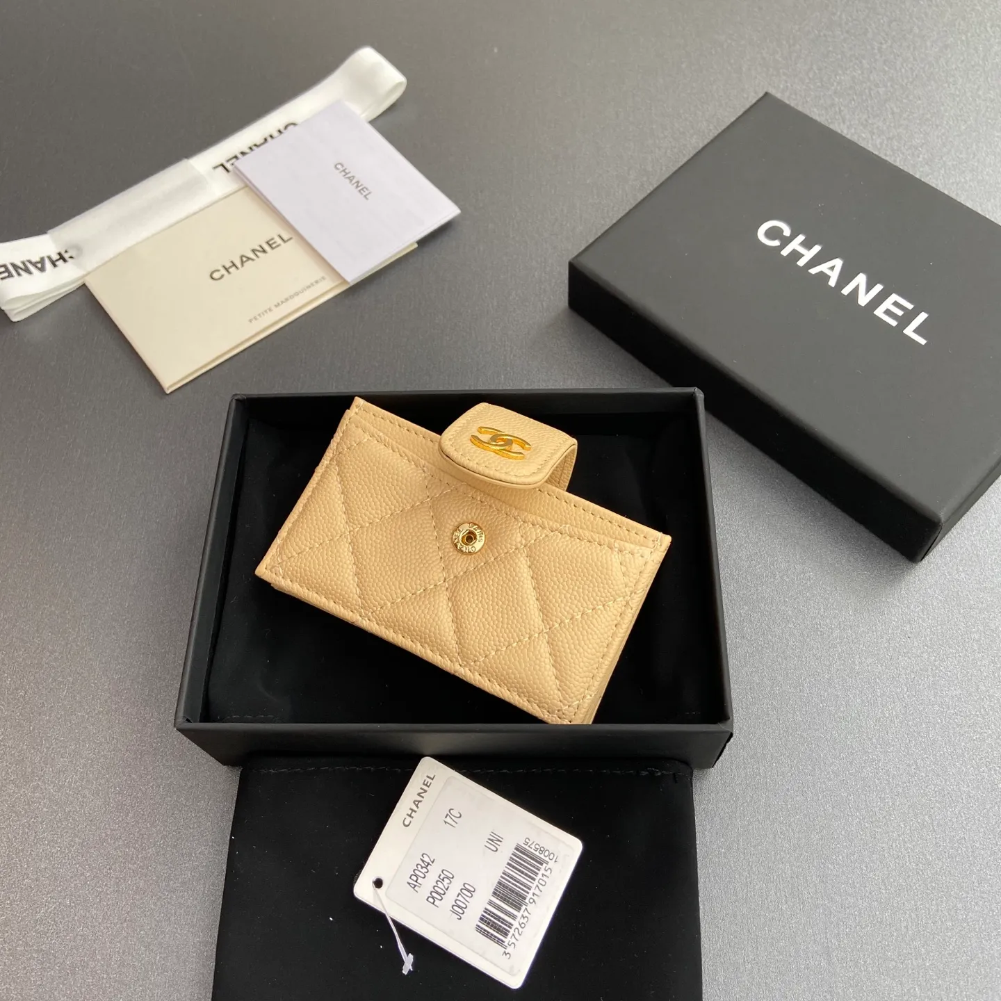 [Special grade hardware original leather] ¥400 Small fragrant organ multi-card slot card holder series with iconic metal logo Gold-toned metal hardware, exclusive Italian imported leather 6 card slots No.: 0342 Apricot fine ball pattern gold steel mark Size: w10×h6×2cm