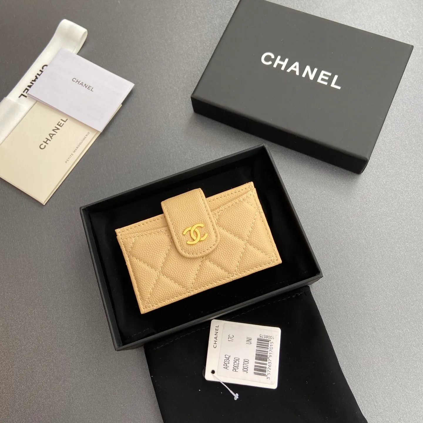 [Special grade hardware original leather] ¥400 Small fragrant organ multi-card slot card holder series with iconic metal logo Gold-toned metal hardware, exclusive Italian imported leather 6 card slots No.: 0342 Apricot fine ball pattern gold steel mark Size: w10×h6×2cm