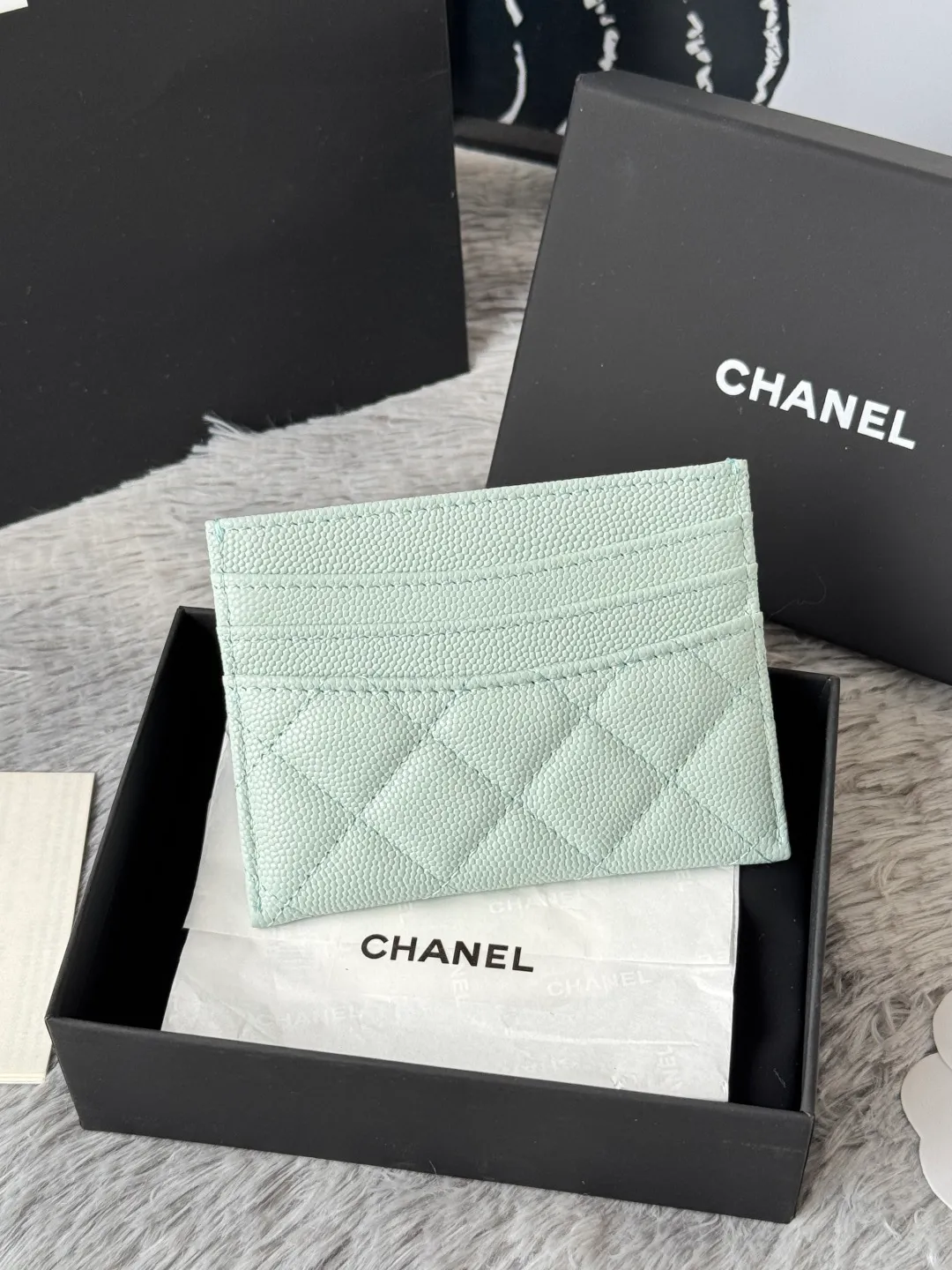 💰240💰 chanel 2025 new product card holder lambskin, seven card slots, can hold change, imported Italian lambskin + hardware logo, so beautiful, love it. The color is as shown in the picture, easy and fast storage, mini card holder No.: AP8944 Size: w11×h10cm
