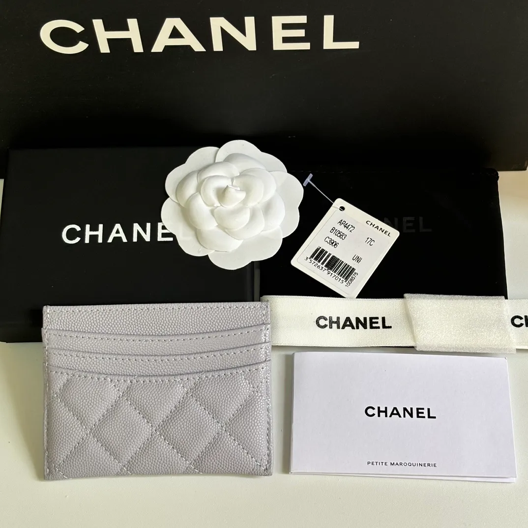💰240 new product CH@NEL card holder has arrived💦This card holder adds a few more card slots based on the old model, making it more practical. It has original quality and beautiful details. Model No. AP8944, size 11*8*1cm.