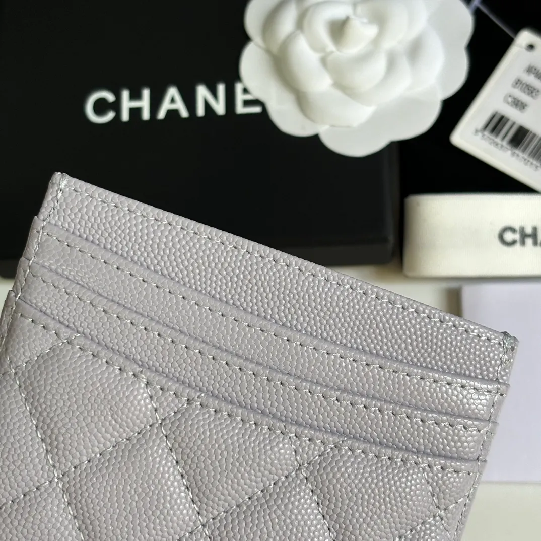 💰240 new product CH@NEL card holder has arrived💦This card holder adds a few more card slots based on the old model, making it more practical. It has original quality and beautiful details. Model No. AP8944, size 11*8*1cm.