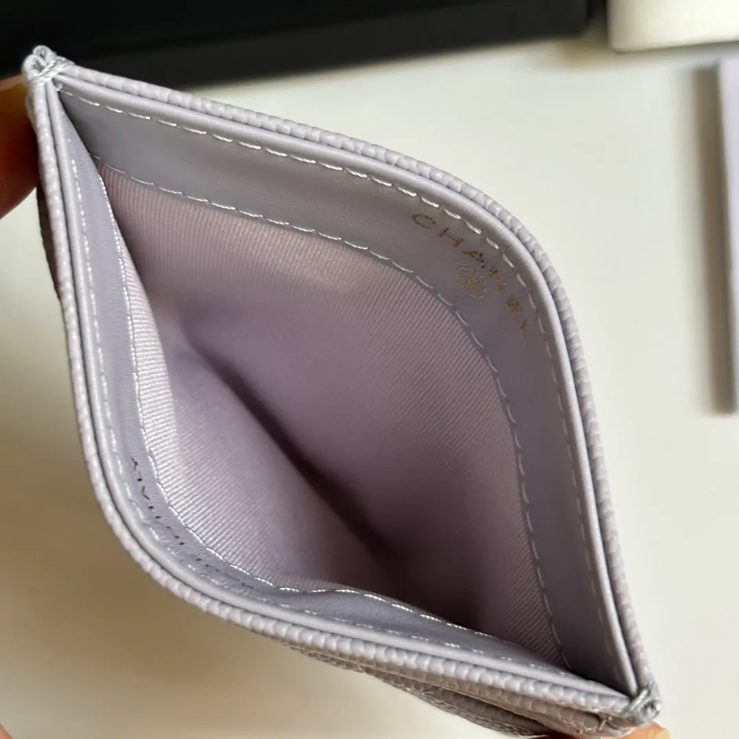 💰240 new product CH@NEL card holder has arrived💦This card holder adds a few more card slots based on the old model, making it more practical. It has original quality and beautiful details. Model No. AP8944, size 11*8*1cm.