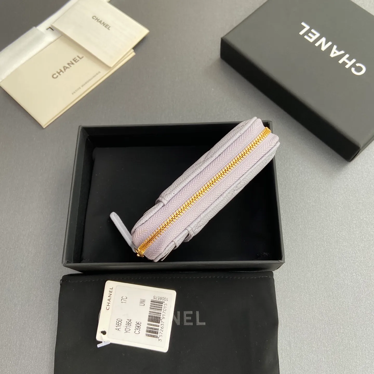 [Special grade hardware original leather] ¥280 Xiaoxiang small zipper bag card holder series with iconic metal logo, gold tone metal hardware, special Italian imported leather 2 card slots wallet bag, 4 card slots Number: 1650 Light purple fine ball pattern light gold steel mark Size: w11×h7.5×2cm
