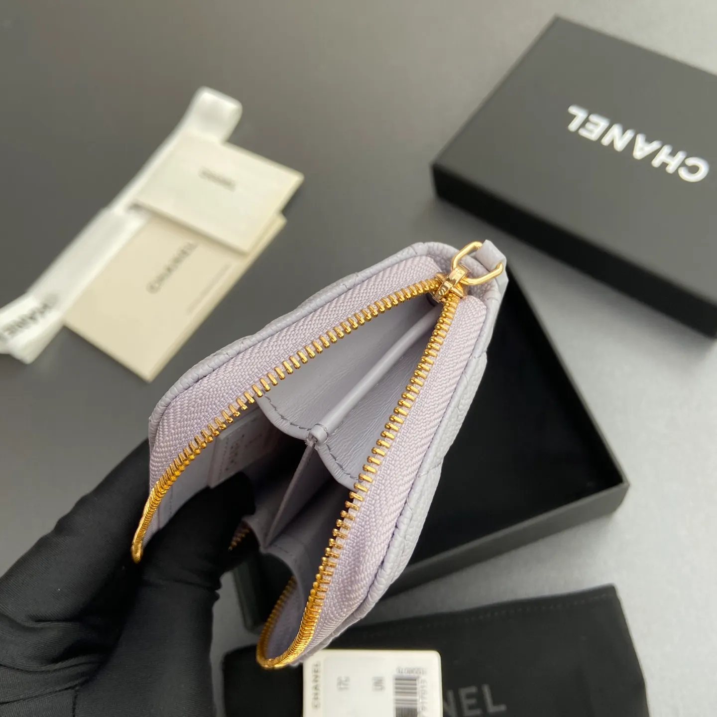 [Special grade hardware original leather] ¥280 Xiaoxiang small zipper bag card holder series with iconic metal logo, gold tone metal hardware, special Italian imported leather 2 card slots wallet bag, 4 card slots Number: 1650 Light purple fine ball pattern light gold steel mark Size: w11×h7.5×2cm