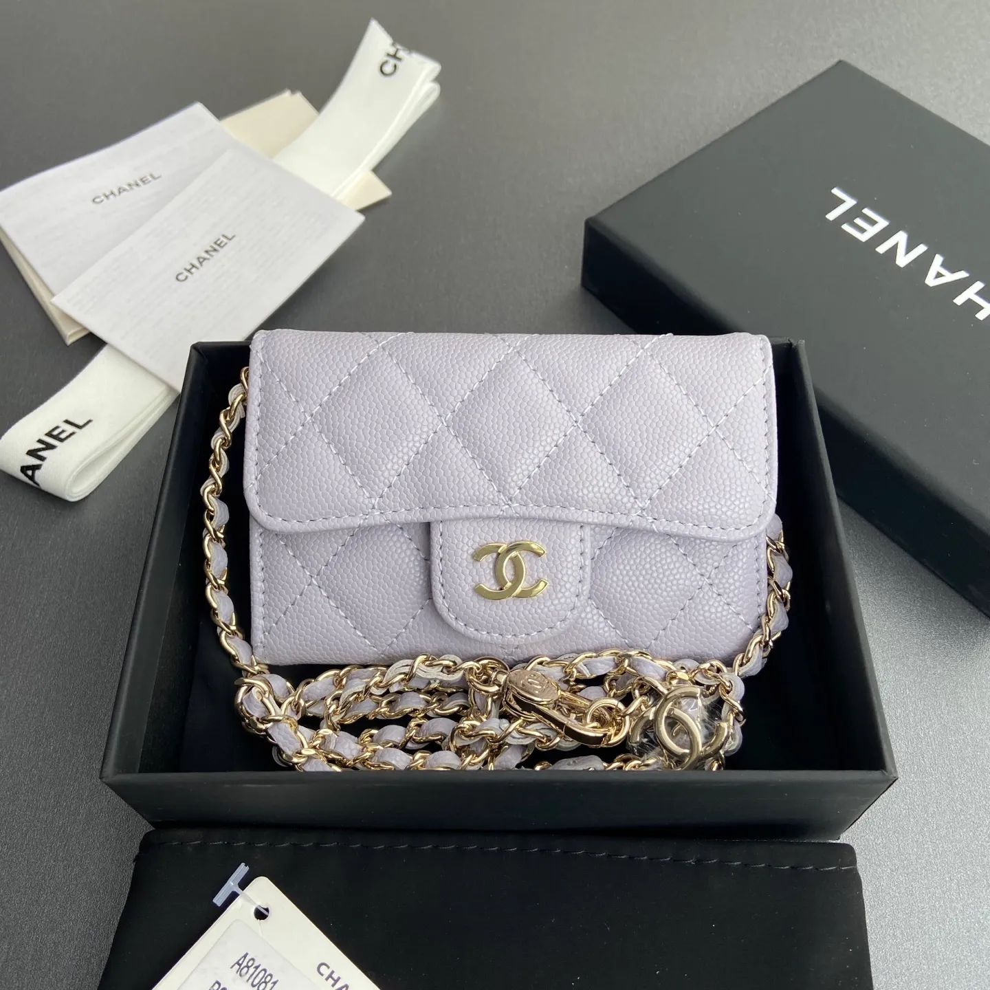 Xiaoxiang imported Italian grain cowhide Item number: A81081 (chain small card holder) Price: 420 Size: w11×h7cm Color: light purple fine ball pattern gold steel mark hardware