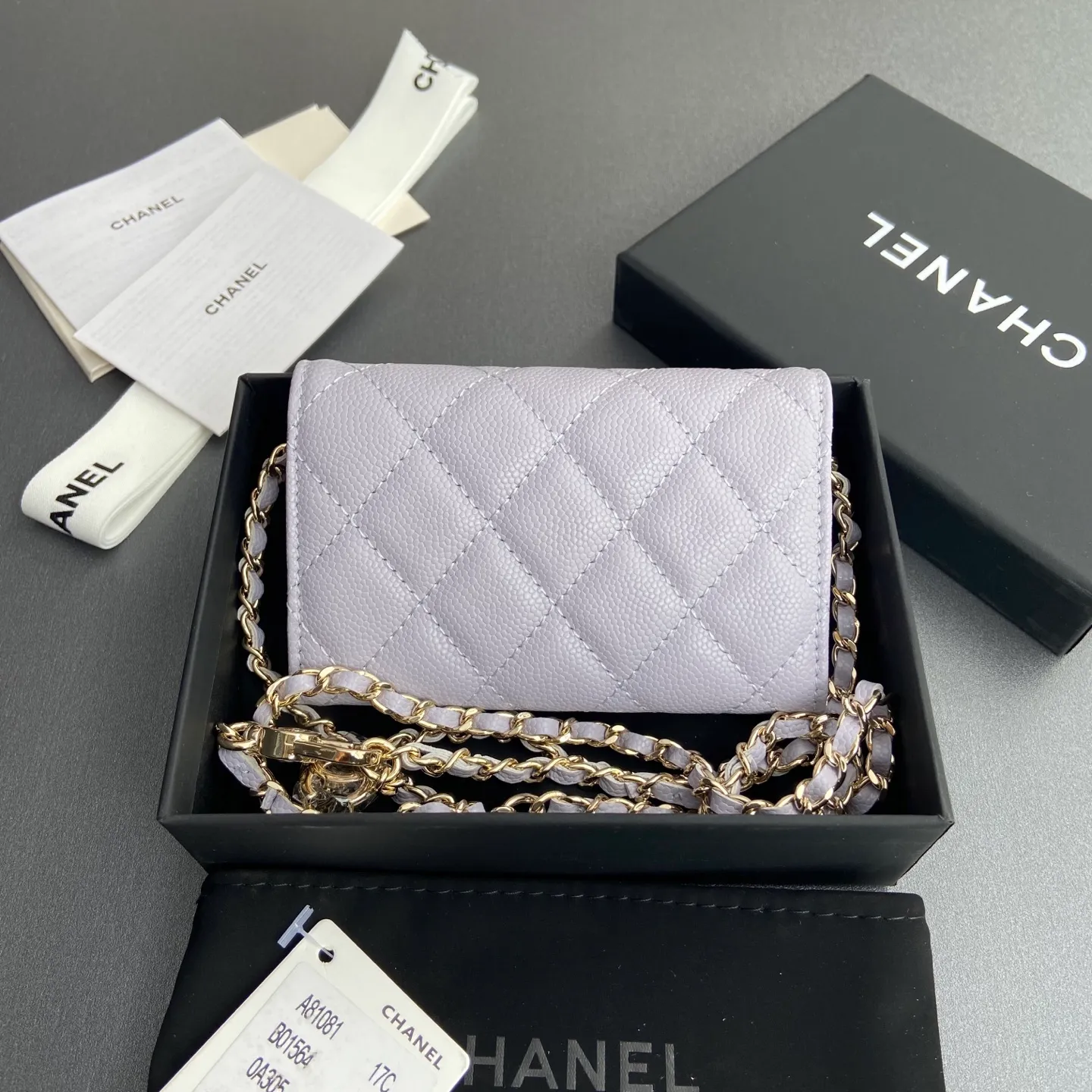 Xiaoxiang imported Italian grain cowhide Item number: A81081 (chain small card holder) Price: 420 Size: w11×h7cm Color: light purple fine ball pattern gold steel mark hardware