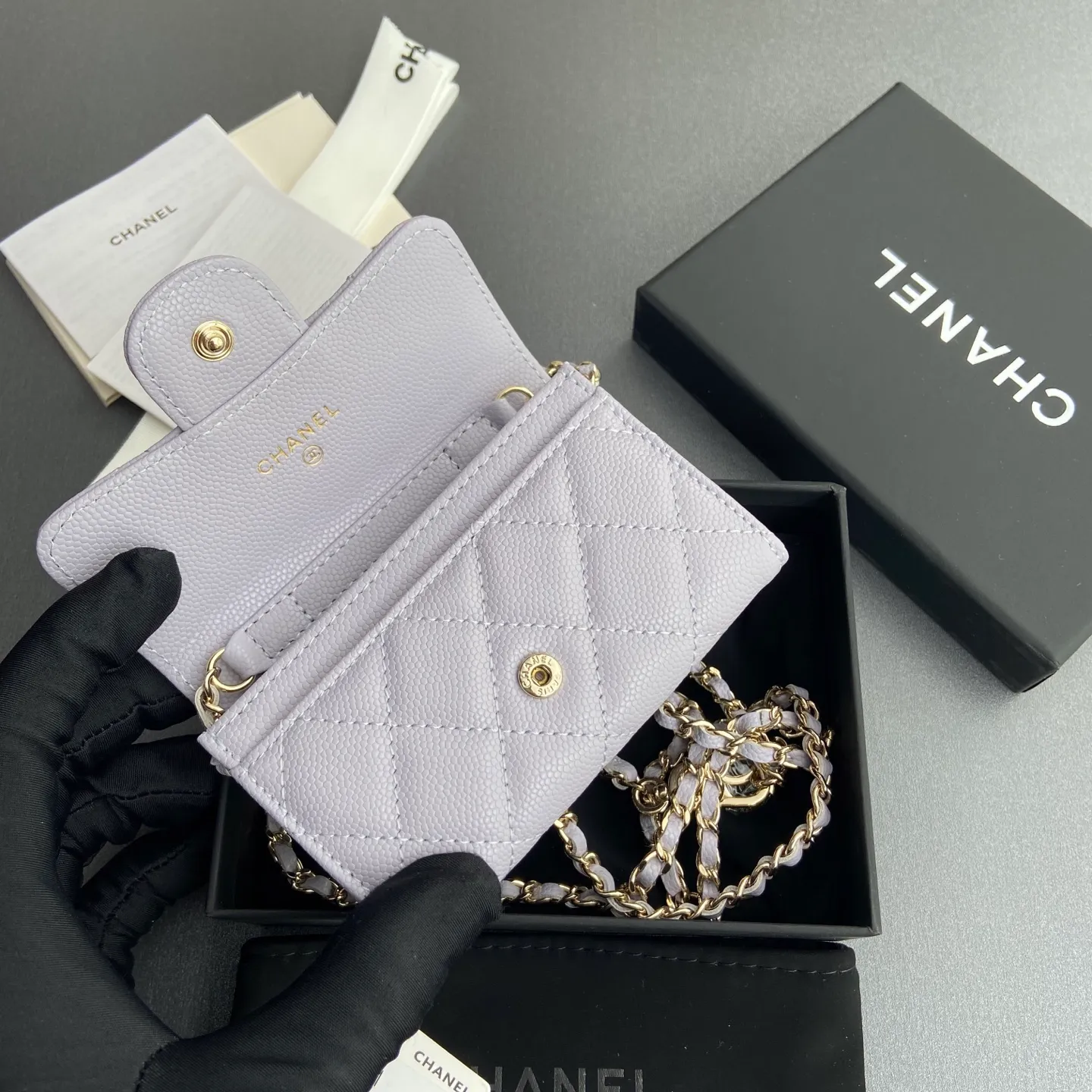 Xiaoxiang imported Italian grain cowhide Item number: A81081 (chain small card holder) Price: 420 Size: w11×h7cm Color: light purple fine ball pattern gold steel mark hardware