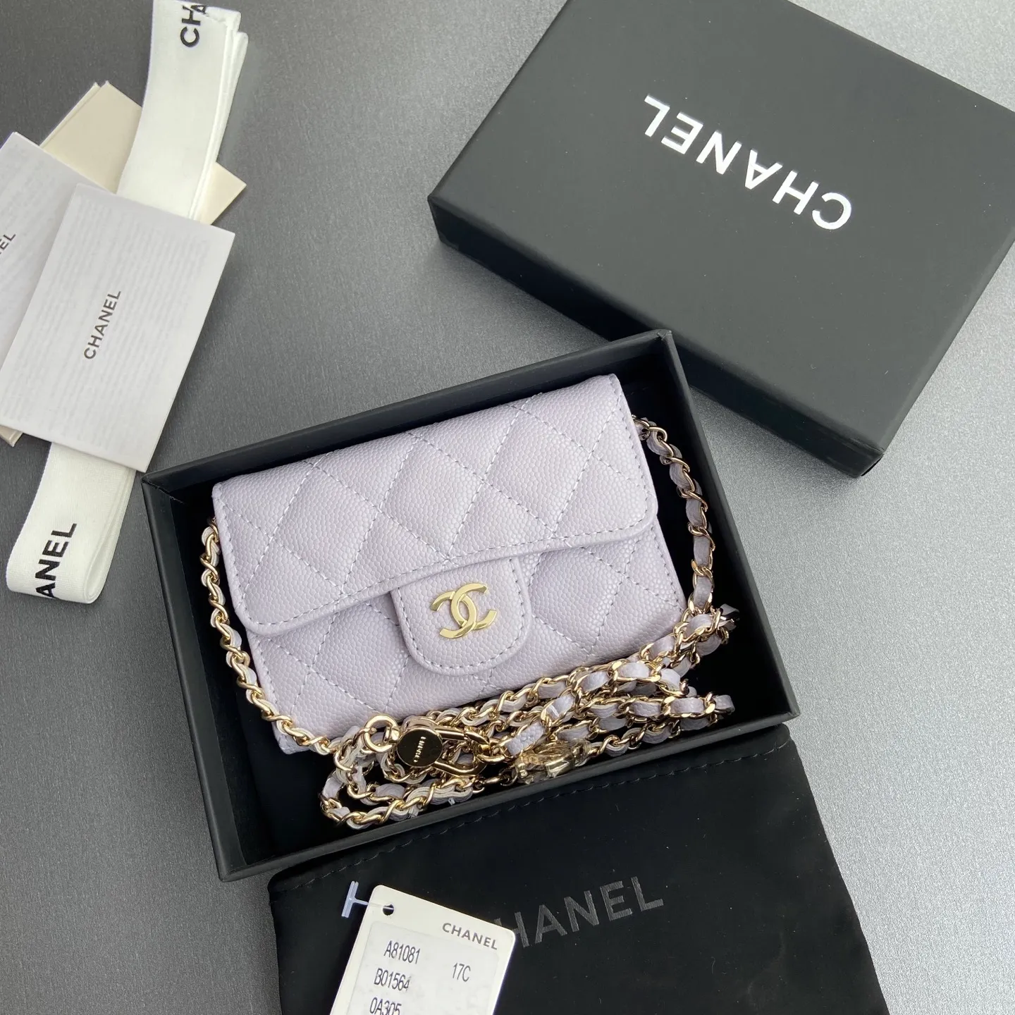 Xiaoxiang imported Italian grain cowhide Item number: A81081 (chain small card holder) Price: 420 Size: w11×h7cm Color: light purple fine ball pattern gold steel mark hardware