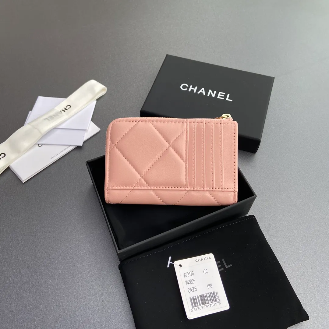 [Special grade hardware original leather] ¥340 Xiaoxiang small zipper bag card holder series Quilted card holder with iconic metal logo Gold tone metal hardware, special Italian imported leather 6 card slots, 1 small zipper bag No.: 3176 Pink Sheep Gilt Size: w13×h9×2cm