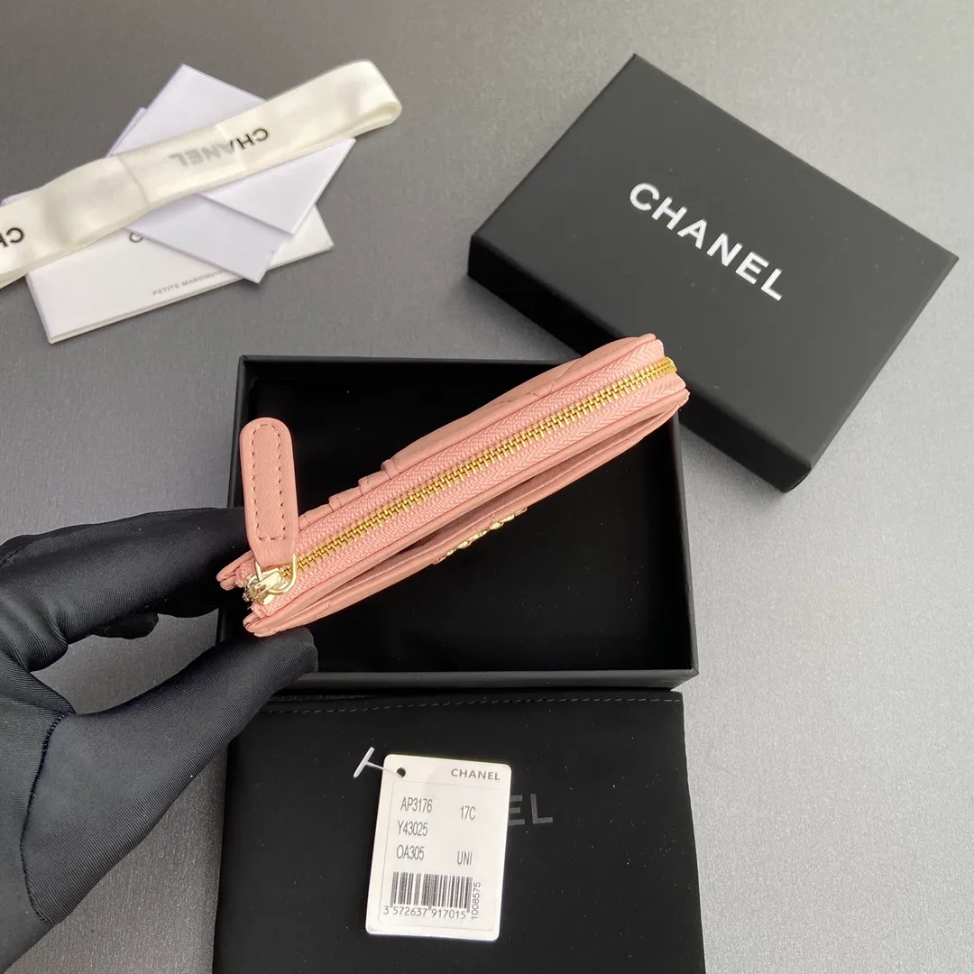 [Special grade hardware original leather] ¥340 Xiaoxiang small zipper bag card holder series Quilted card holder with iconic metal logo Gold tone metal hardware, special Italian imported leather 6 card slots, 1 small zipper bag No.: 3176 Pink Sheep Gilt Size: w13×h9×2cm