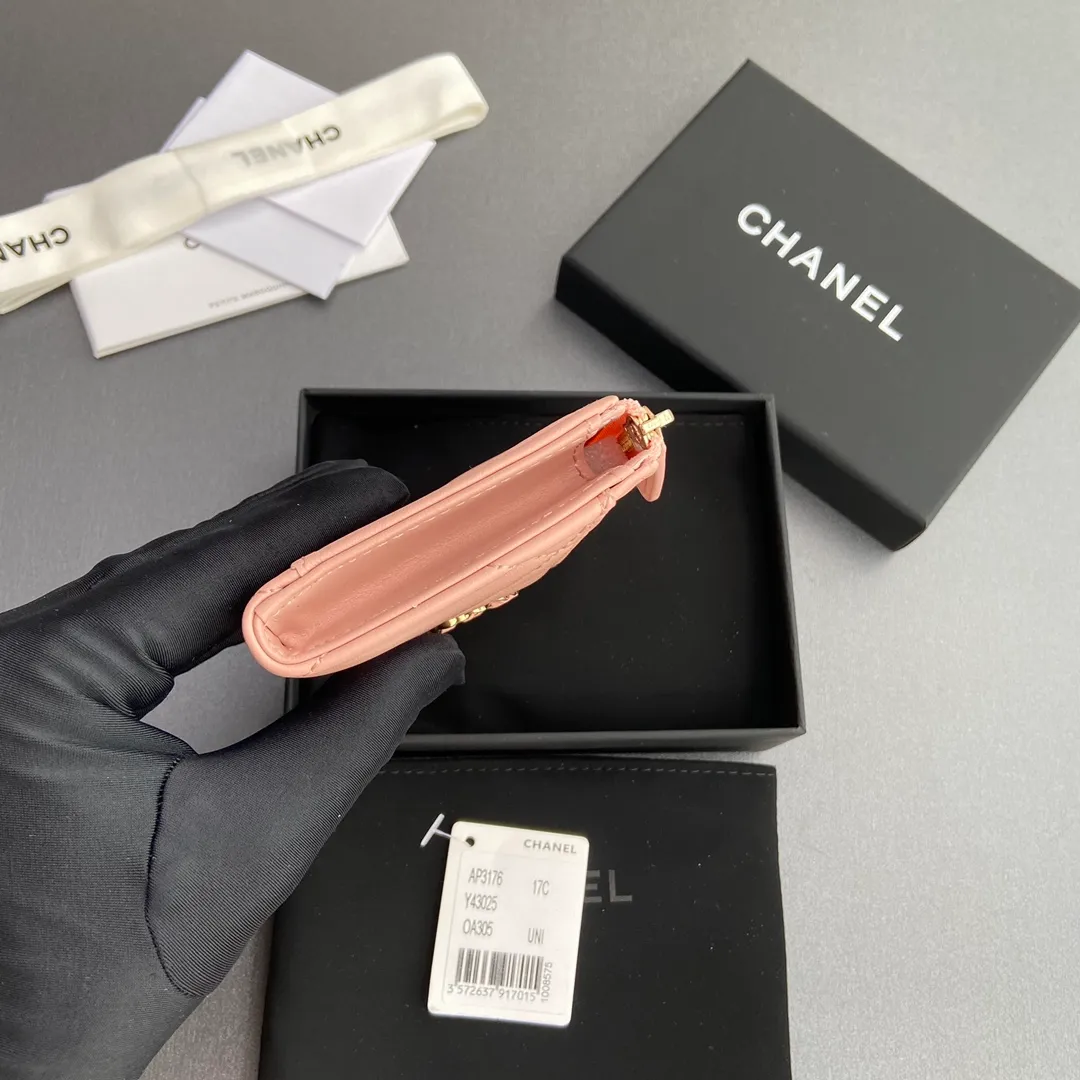 [Special grade hardware original leather] ¥340 Xiaoxiang small zipper bag card holder series Quilted card holder with iconic metal logo Gold tone metal hardware, special Italian imported leather 6 card slots, 1 small zipper bag No.: 3176 Pink Sheep Gilt Size: w13×h9×2cm