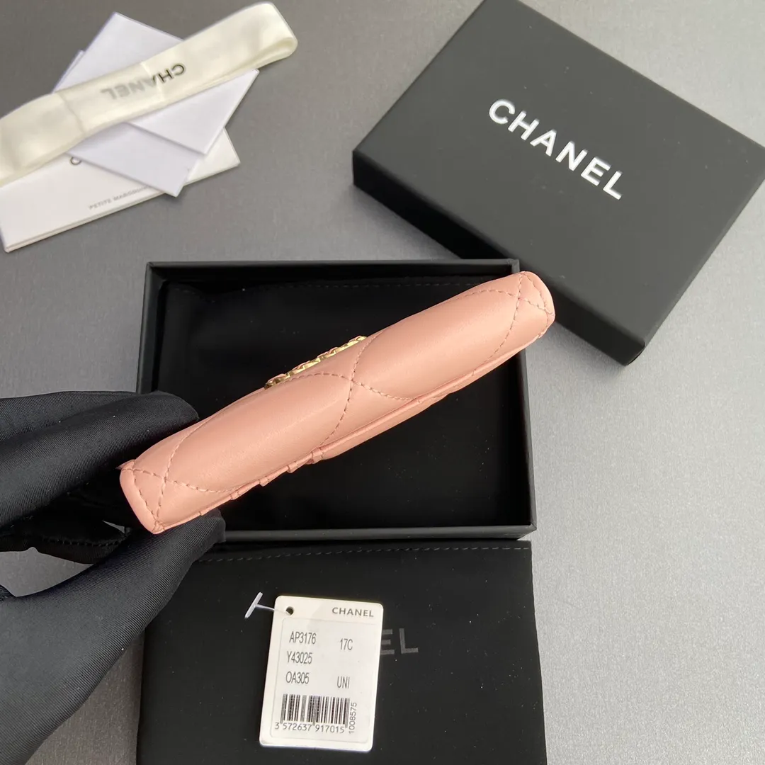 [Special grade hardware original leather] ¥340 Xiaoxiang small zipper bag card holder series Quilted card holder with iconic metal logo Gold tone metal hardware, special Italian imported leather 6 card slots, 1 small zipper bag No.: 3176 Pink Sheep Gilt Size: w13×h9×2cm