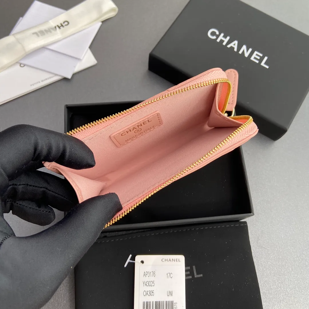 [Special grade hardware original leather] ¥340 Xiaoxiang small zipper bag card holder series Quilted card holder with iconic metal logo Gold tone metal hardware, special Italian imported leather 6 card slots, 1 small zipper bag No.: 3176 Pink Sheep Gilt Size: w13×h9×2cm