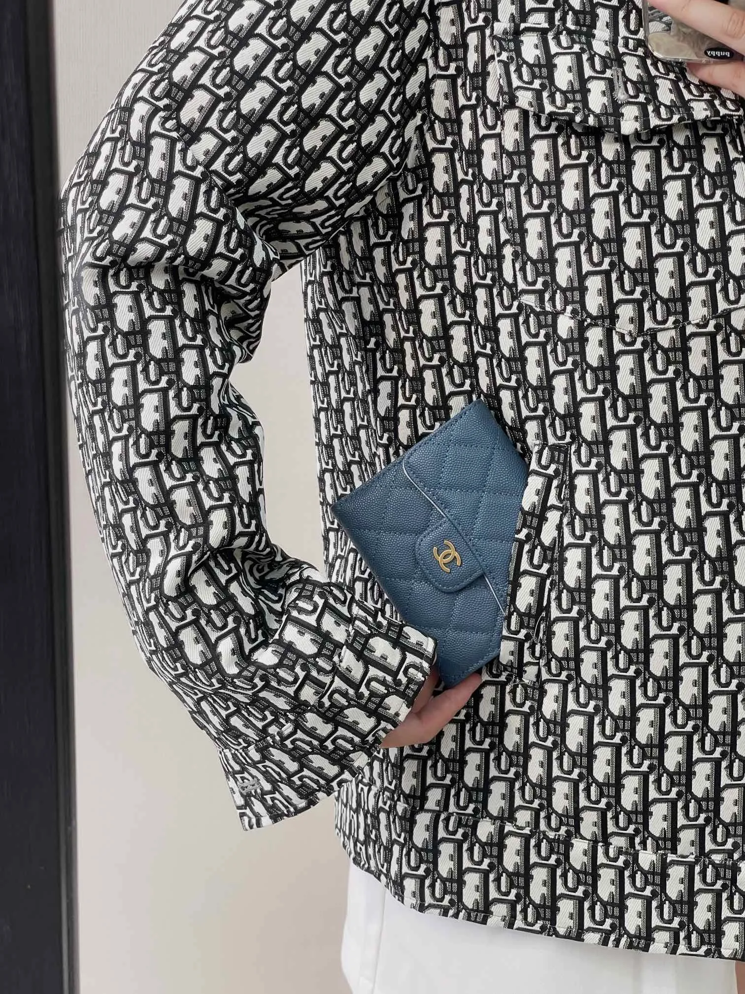 82288 Actual shot of haze blue upper body picture