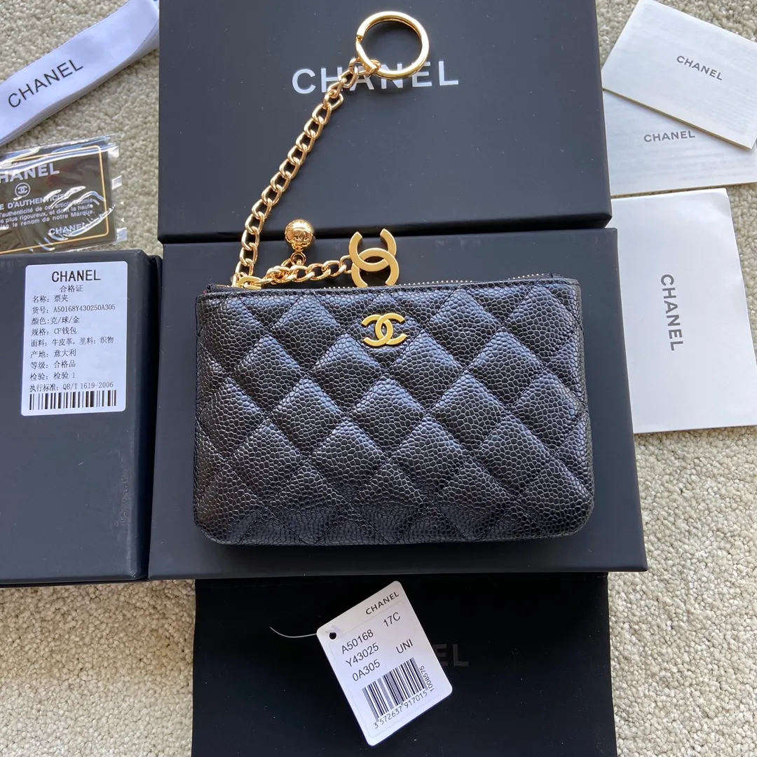 Xiaoxiang imported Italian grained calfskin Item number: A50168 Size: w14×h9.5cm Color: black ball pattern gold hardware p260