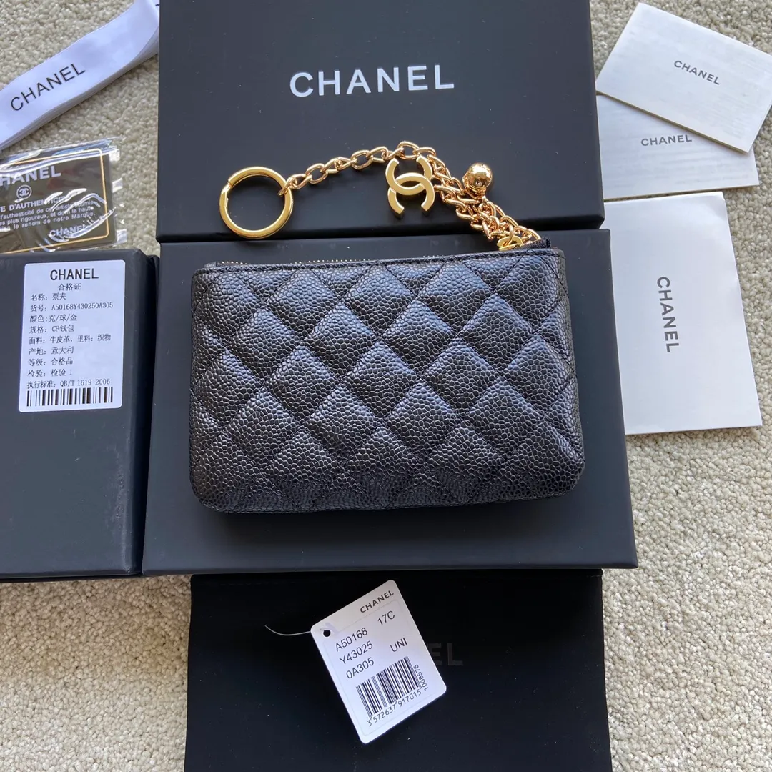Xiaoxiang imported Italian grained calfskin Item number: A50168 Size: w14×h9.5cm Color: black ball pattern gold hardware p260