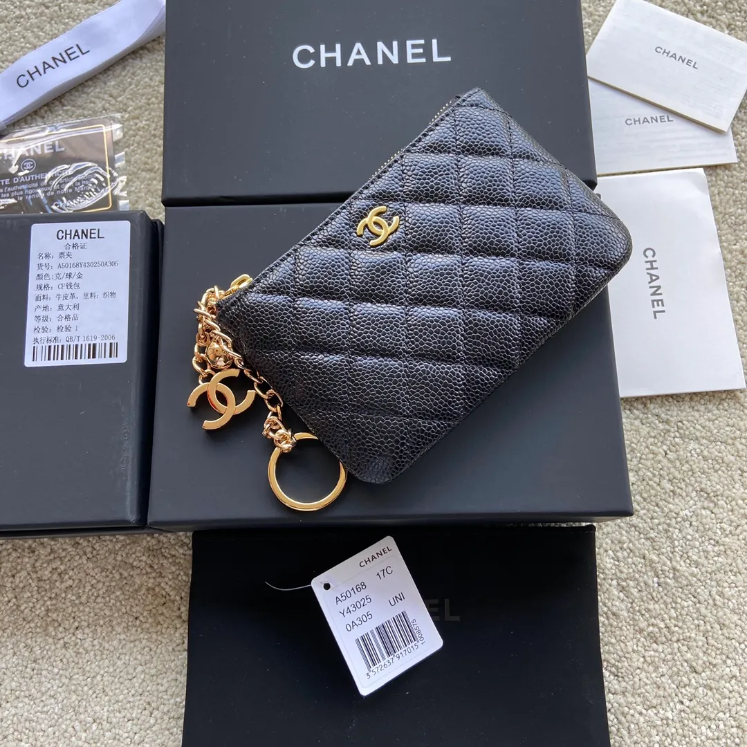Xiaoxiang imported Italian grained calfskin Item number: A50168 Size: w14×h9.5cm Color: black ball pattern gold hardware p260