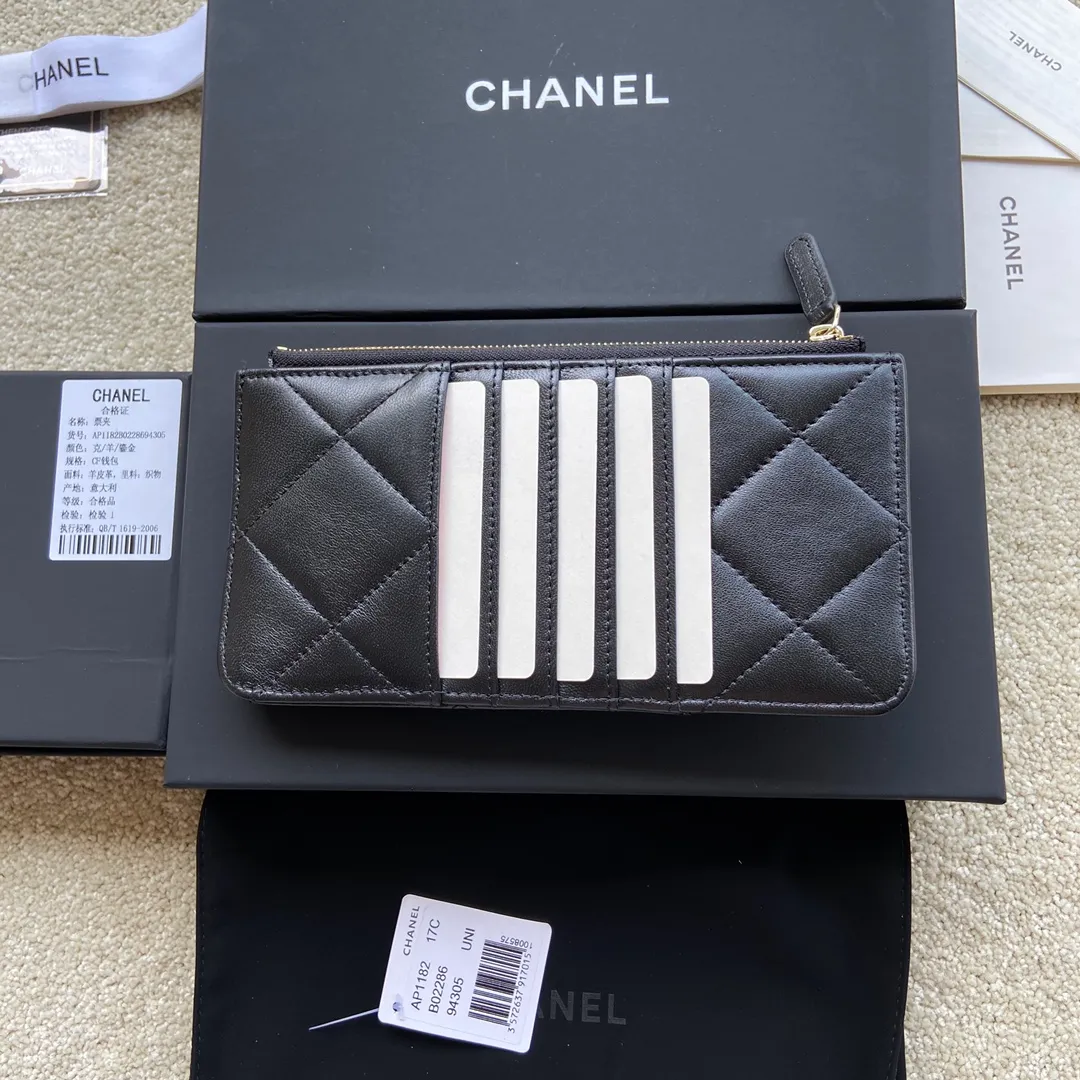 Xiaoxiang imported Italian lambskin Item number: AP2364 Size: w19×h10×3cm Color: black lambskin gold hardware p440