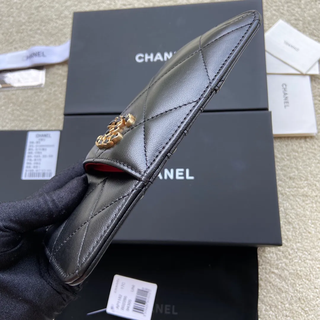 Xiaoxiang imported Italian lambskin Item number: AP2364 Size: w19×h10×3cm Color: black lambskin gold hardware p440