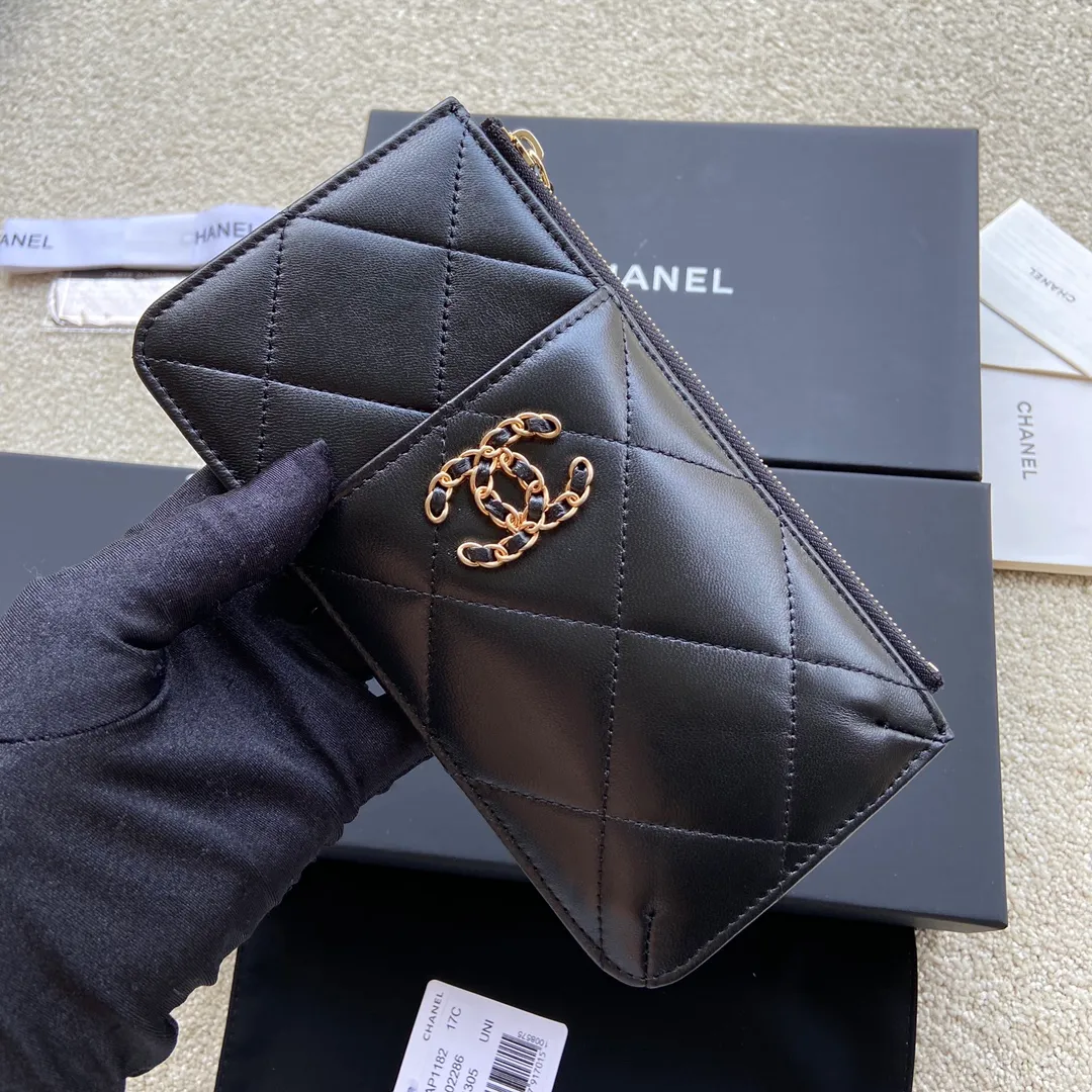 Xiaoxiang imported Italian lambskin Item number: AP2364 Size: w19×h10×3cm Color: black lambskin gold hardware p440