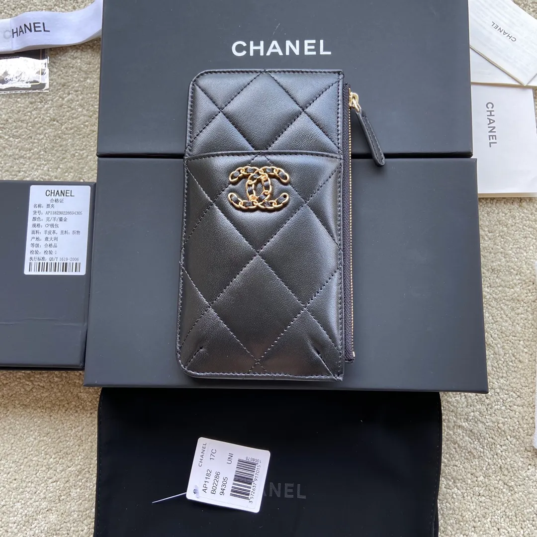 Xiaoxiang imported Italian lambskin Item number: AP2364 Size: w19×h10×3cm Color: black lambskin gold hardware p440