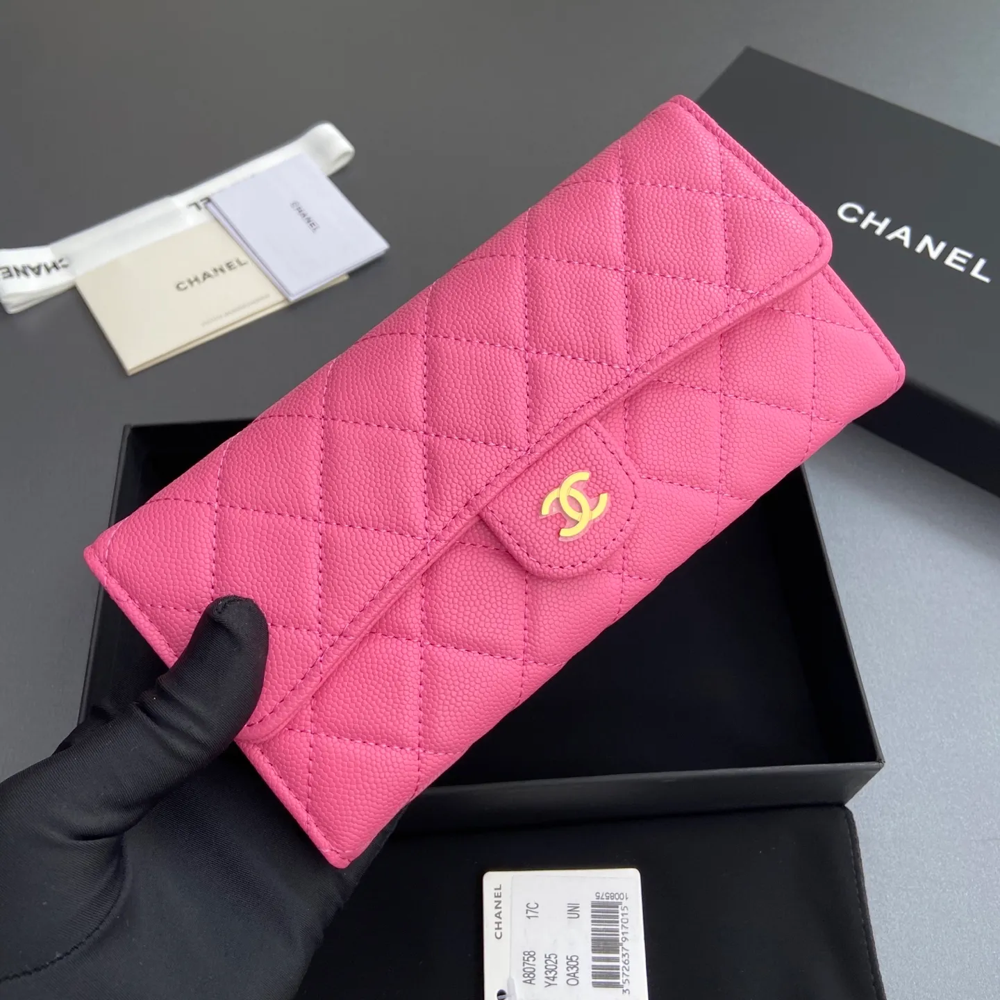 Xiaoxiang imported Italian grained calfskin Item number: A80758 Price: 460 Size: w19×h10.5×3cm Color: Plum red fine ball grain leather Gold steel mark