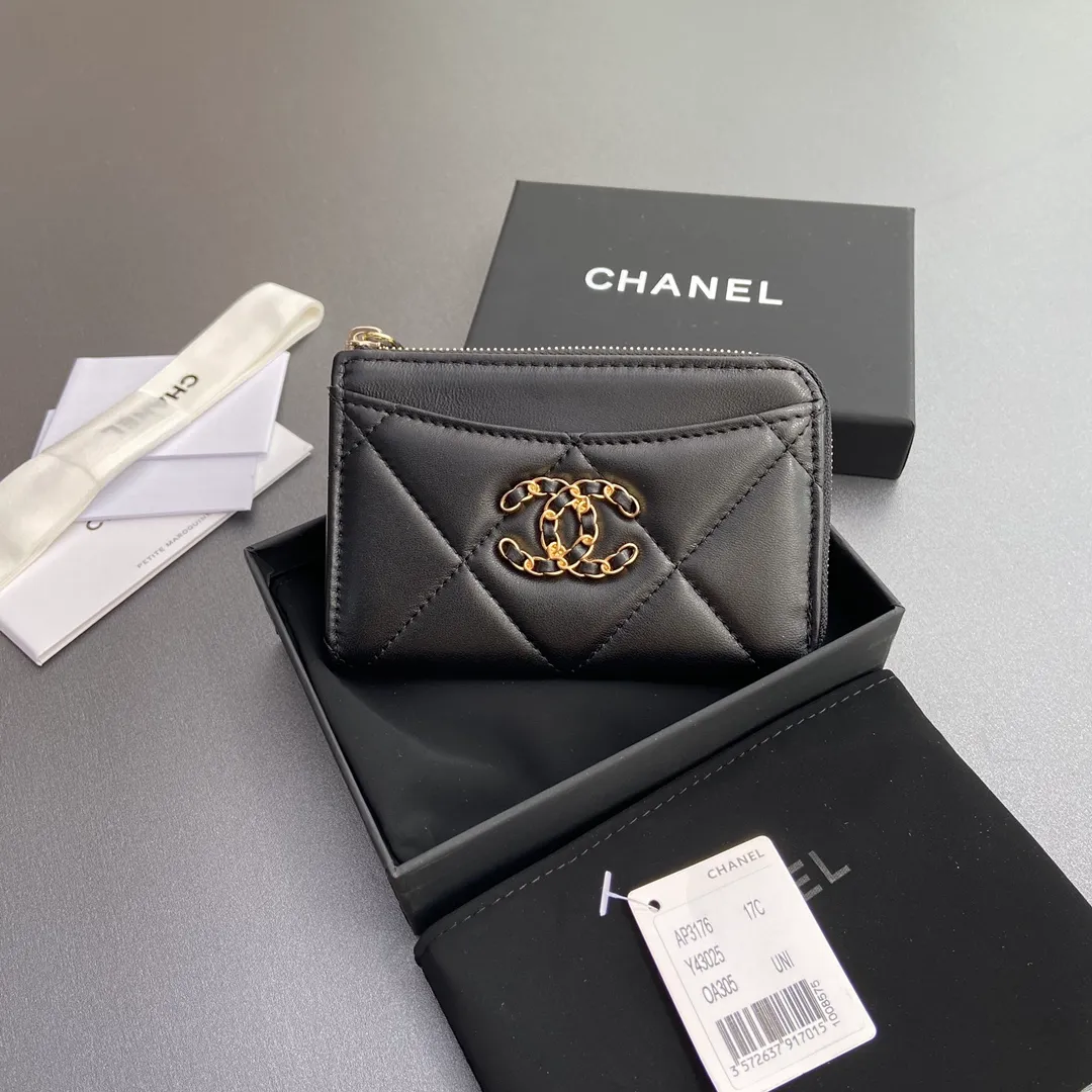 [Special grade hardware original leather] ¥340 Xiaoxiang small zipper bag card holder series Quilted card holder with iconic metal logo Gold tone metal hardware, special Italian imported leather 6 card slots, 1 small zipper bag No.: 3176 Black Sheep Gilt Size: w13×h9×2cm