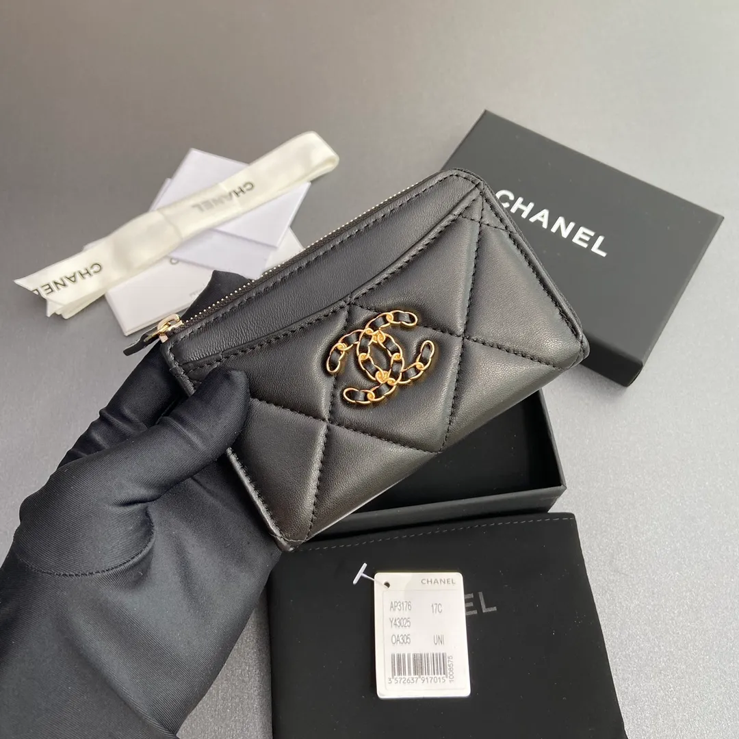 [Special grade hardware original leather] ¥340 Xiaoxiang small zipper bag card holder series Quilted card holder with iconic metal logo Gold tone metal hardware, special Italian imported leather 6 card slots, 1 small zipper bag No.: 3176 Black Sheep Gilt Size: w13×h9×2cm