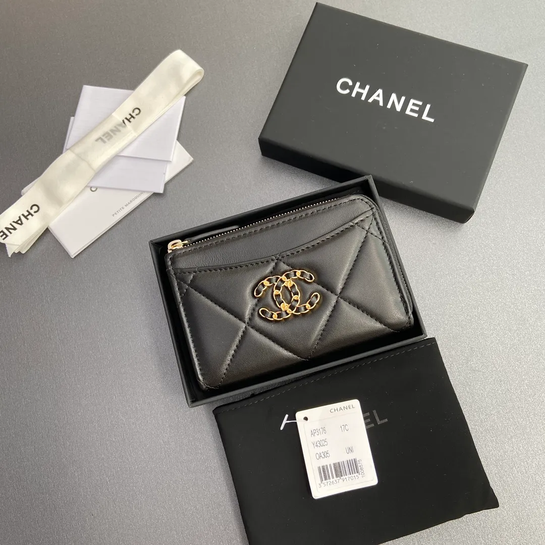 [Special grade hardware original leather] ¥340 Xiaoxiang small zipper bag card holder series Quilted card holder with iconic metal logo Gold tone metal hardware, special Italian imported leather 6 card slots, 1 small zipper bag No.: 3176 Black Sheep Gilt Size: w13×h9×2cm